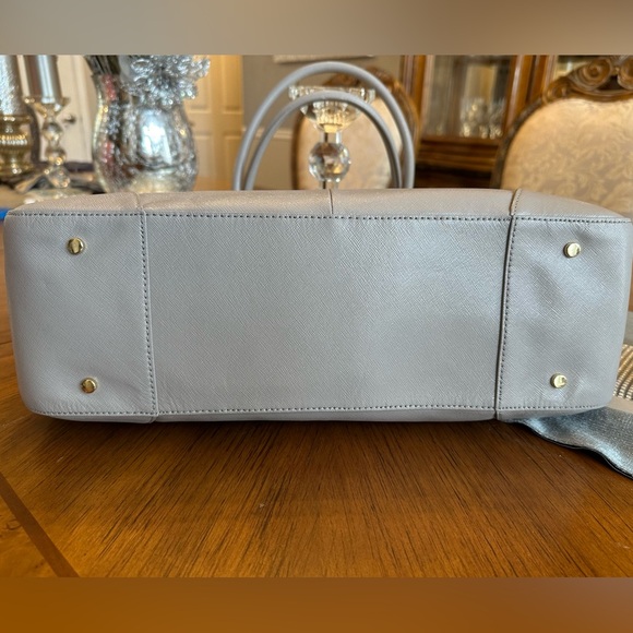 Tory Burch Robinson Tote in Mercury Gray Excellent Condition! - Picture 4 of 13